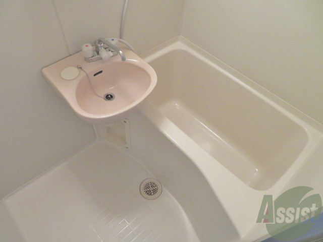 バス・シャワールーム　疲れた時はゆっくり湯船につかってみてはいかがでしょうか