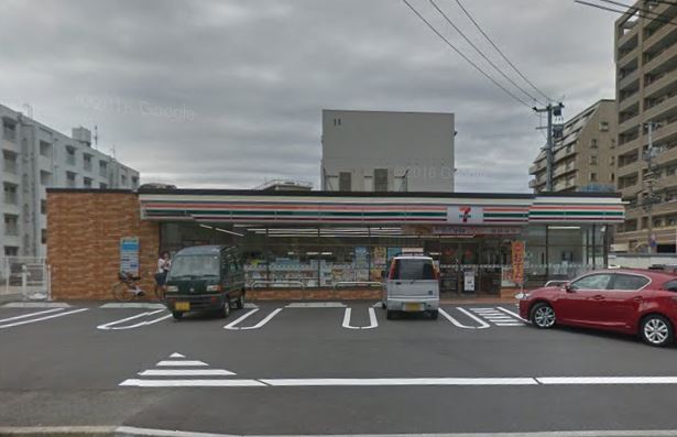 コンビニ　セブンイレブン小倉真鶴2丁目店（コンビニ）まで305m