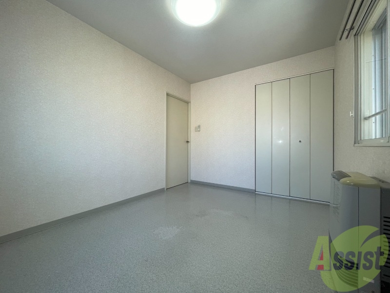 その他部屋・スペース　洋室を撮影しました。日射しがあり明るい印象。