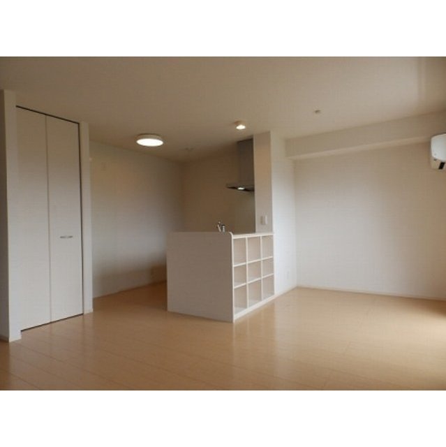 居室・リビング　ＬＤＫは広々１３．７帖♪