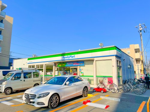 コンビニ　ファミリーマート 東粉浜三丁目店（コンビニ）まで296m