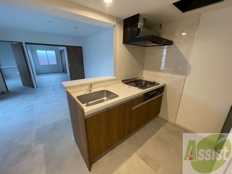 キッチン　３口システムキッチンですのですぐにお料理に使えます！