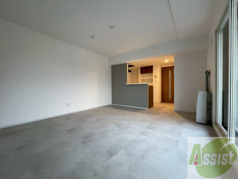 居室・リビング　フローリングと壁のカラーが明るい雰囲気ですね！