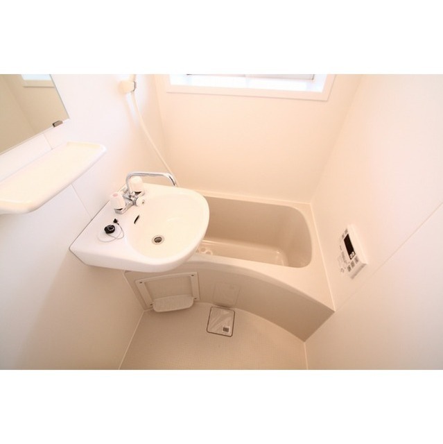 バス・シャワールーム　窓あり