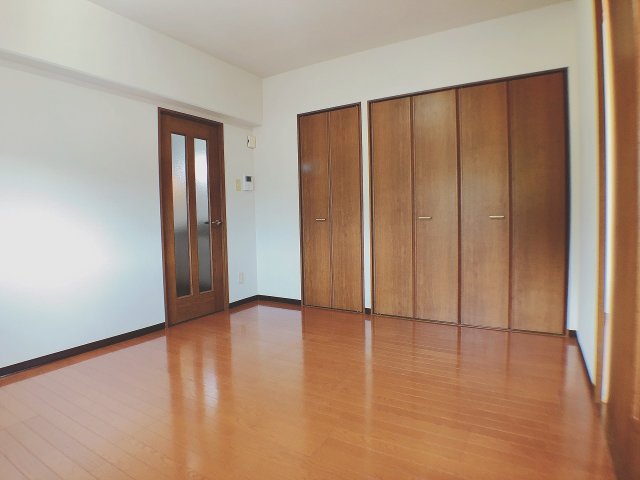 その他部屋・スペース　寝室も広い6帖です