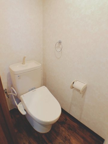 トイレ　温水シャワートイレ付