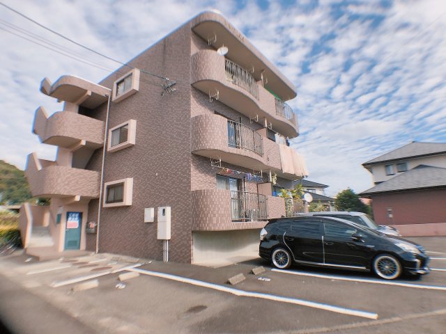 建物外観　1フロア2世帯のみ3階建てマンション