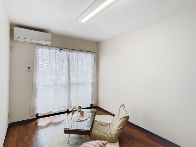 居室・リビング　掲載写真は空室の一例です。実際のお部屋と仕様等が異なる場合、
