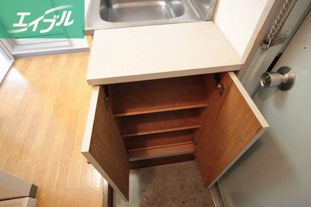 玄関　同物件別部屋の写真です。