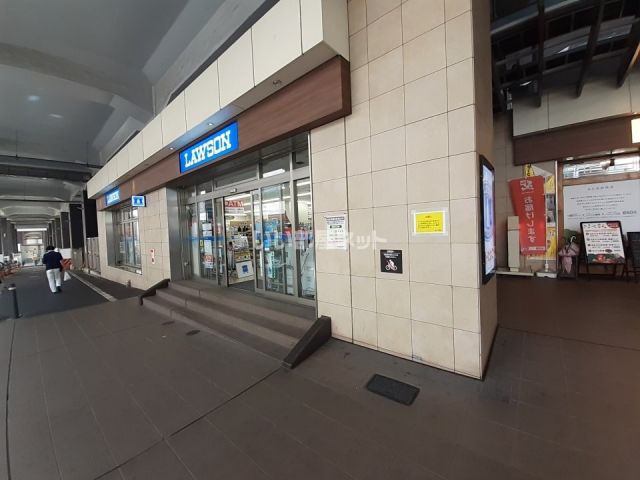 コンビニ　ローソン京王クラウン街笹塚店（コンビニ）まで524m