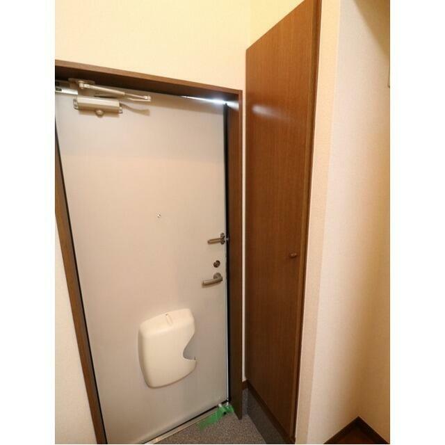 玄関　※他のお部屋の参考写真です