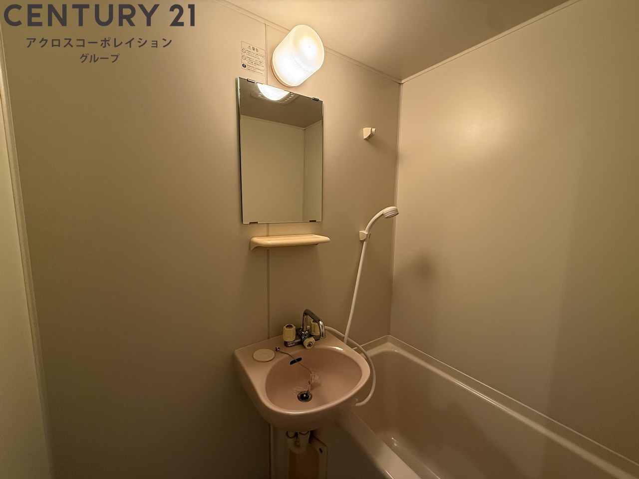 洗面設備　浴室内に洗面台付き！