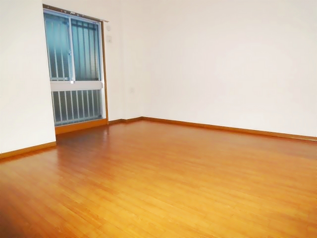 居室・リビング　フローリング貼りの大きな居室です