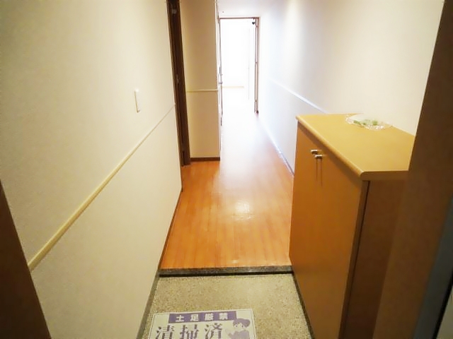 玄関　扉を開ければあなただけのお部屋がございます