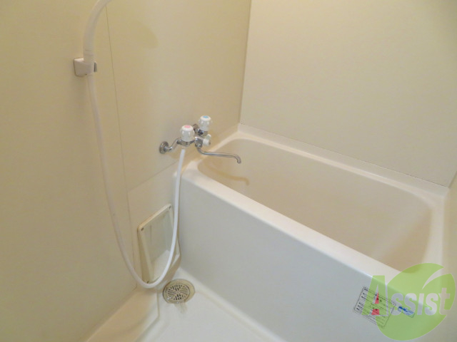 バス・シャワールーム　こちらはお風呂。一日の疲れをここで癒してください。