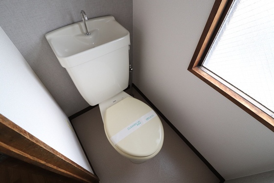 トイレ　※別号室のお写真となります。