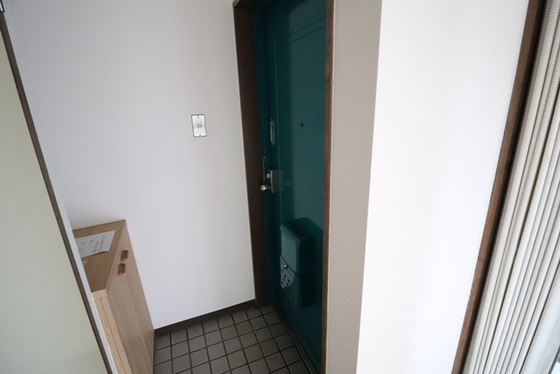 玄関　※別号室のお写真となります。