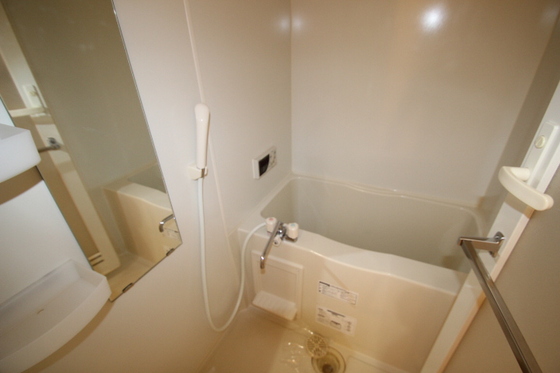 バス・シャワールーム　※別部屋の写真です