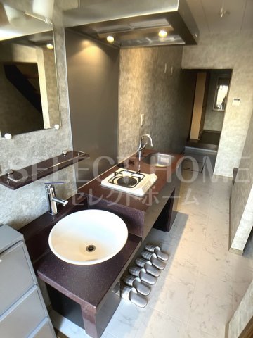 キッチン　コンパクトなキッチンで掃除もラクラク