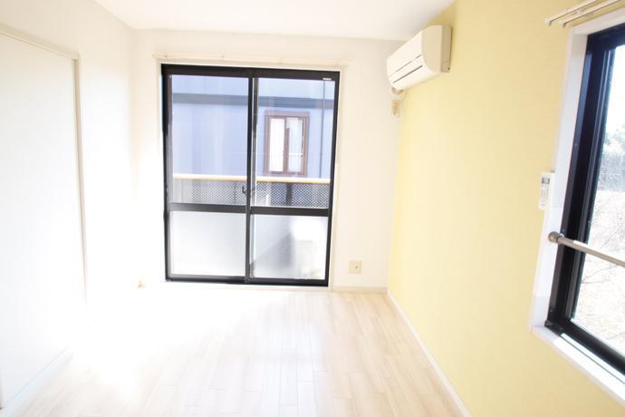 居室・リビング　入居者に嬉しいエアコン付きのお部屋です。