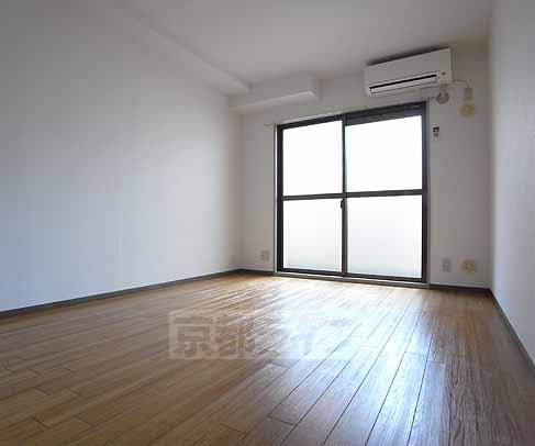 居室・リビング　広々としたお部屋です