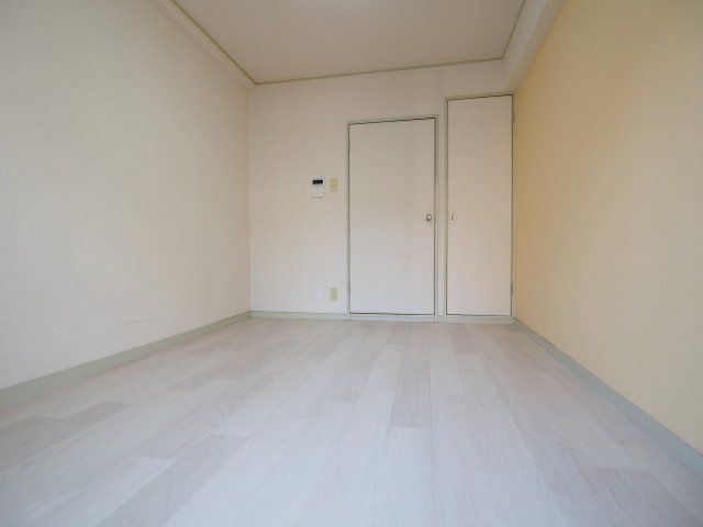 その他部屋・スペース　開放的な寝室です