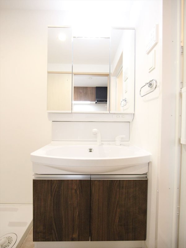 洗面設備　脱衣所　独立洗面台（シャンプードレッサー付）