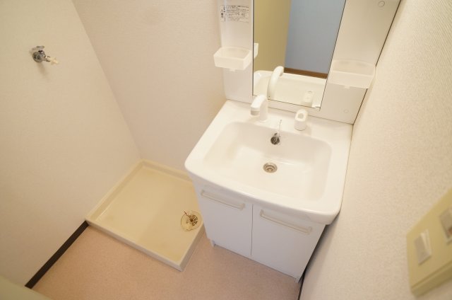 洗面設備　独立洗面台、朝の身支度には欠かせません