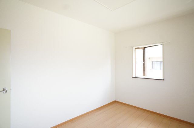 その他部屋・スペース　広くて明るい寝室