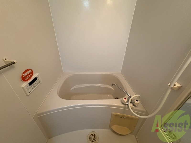 バス・シャワールーム　こちらはバスルームになります。追い焚き機能付です。