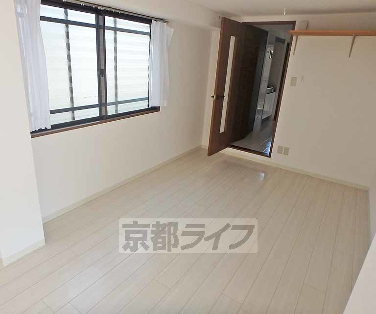 居室・リビング　明るい雰囲気の内装です