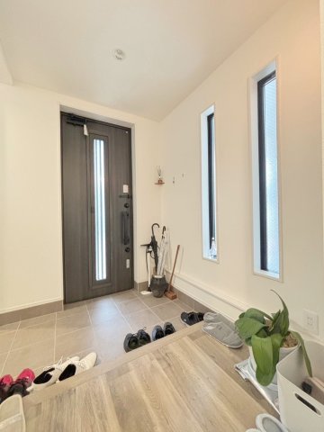 玄関　落ち着いた玄関です