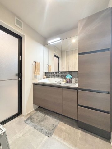 洗面設備　コンパクトで使いやすい洗面所