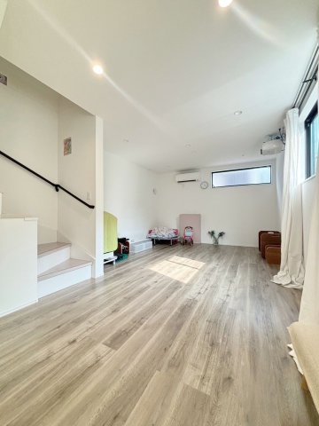 その他部屋・スペース　明るい色調の室内です（※家具は付きません）