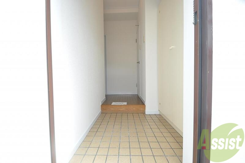 玄関　扉を開けてすぐにお部屋ではないので、急な来客でもあわてません