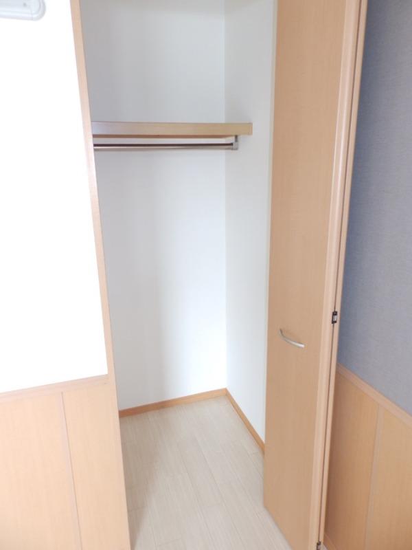 収納　洋室のクローゼットは奥行があります。