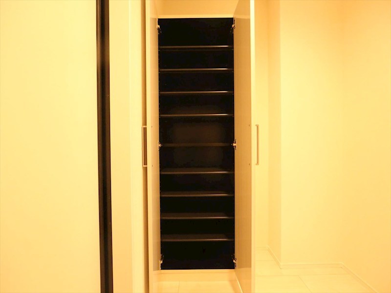 玄関　玄関　シューズボックス付（収納充実してます）　同仕様写真