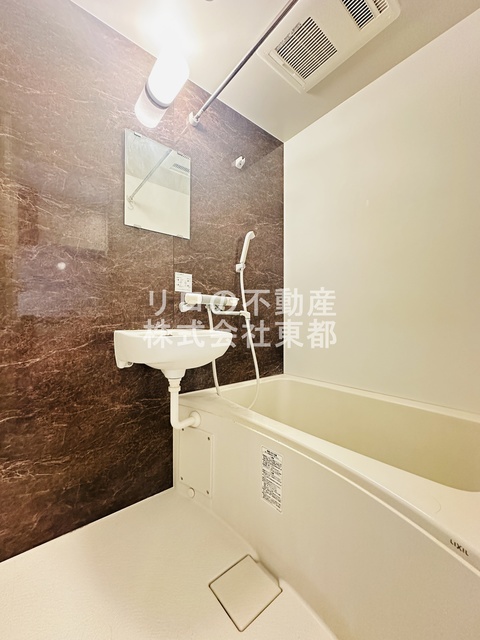 バス・シャワールーム　浴室には乾燥機が付いているので便利ですね☆