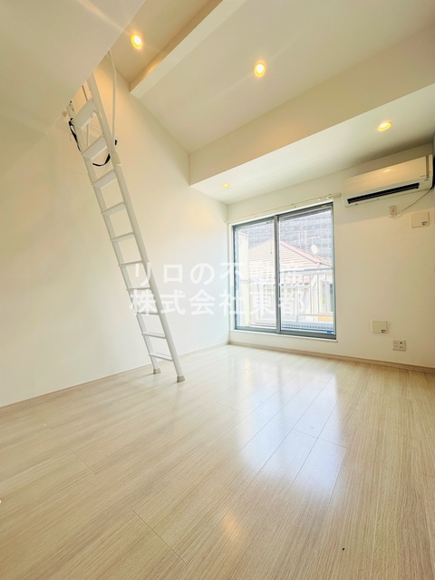 居室・リビング　天井高の開放感が気持ちいいロフト付きのお部屋です☆