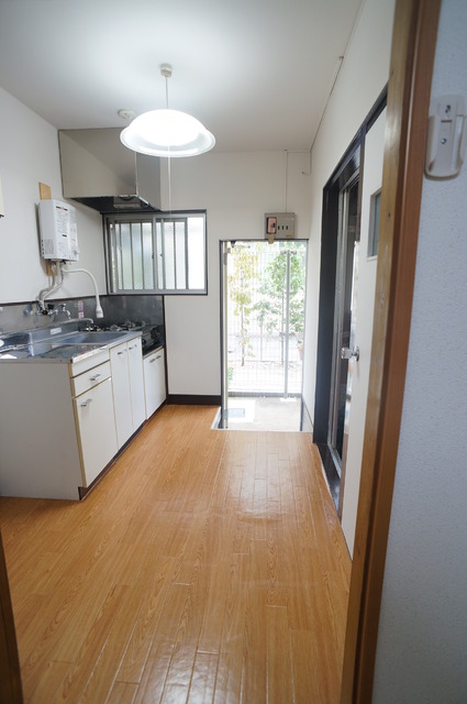 その他　経済的な都市ガス使用のキッチンスペースです♪