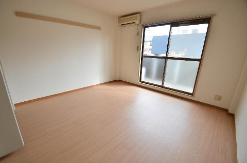 居室・リビング　室内