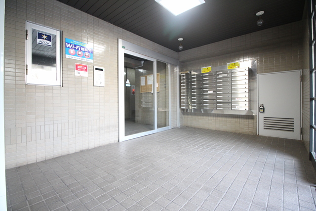 エントランス　オートロックセキュリティ。宅配ＢＯＸも設置してます＾＾