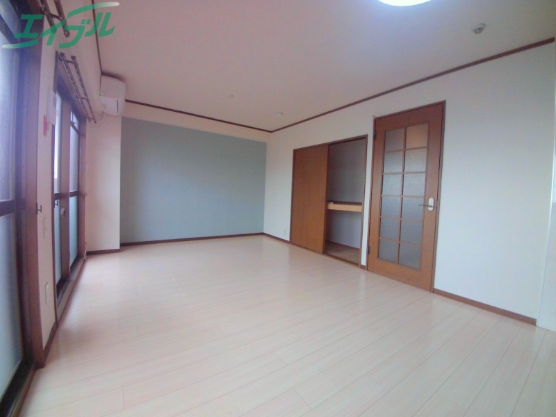 居室・リビング　同型参考写真