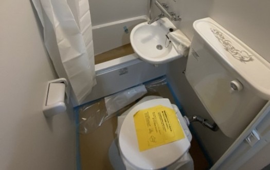 トイレ　バスルームにトイレがあります