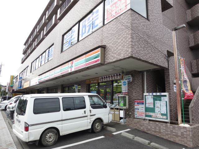 コンビニ　セブンイレブン（コンビニ）まで340m