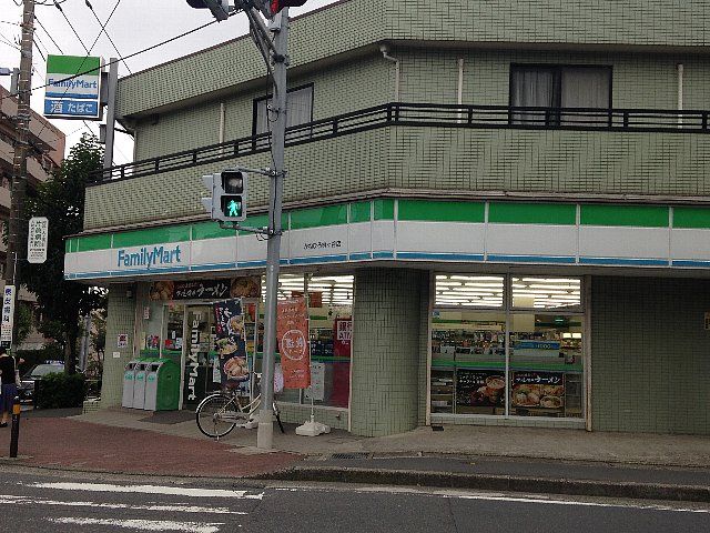 コンビニ　ファミリーマートかねひろ梶ケ谷店（コンビニ）まで658m