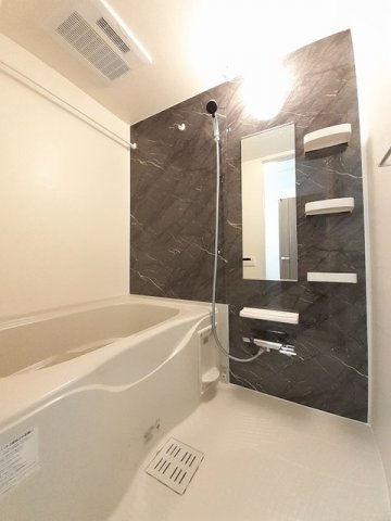 バス・シャワールーム　落ち着いた空間のお風呂です