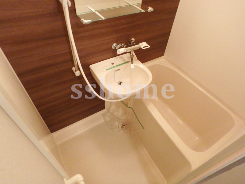 バス・シャワールーム　清潔感ある浴室