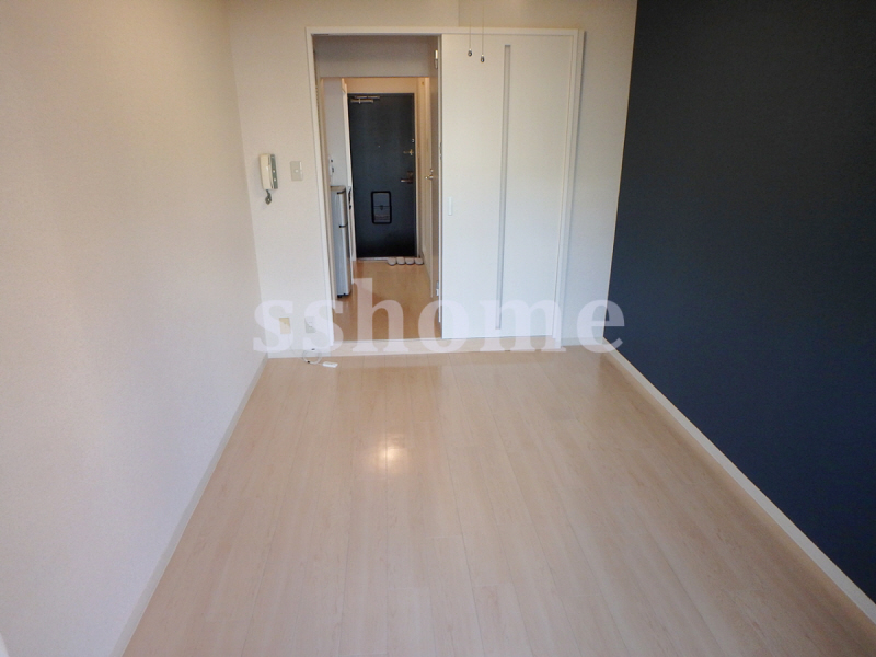 居室・リビング　アクセントクロスがおしゃれな洋室☆