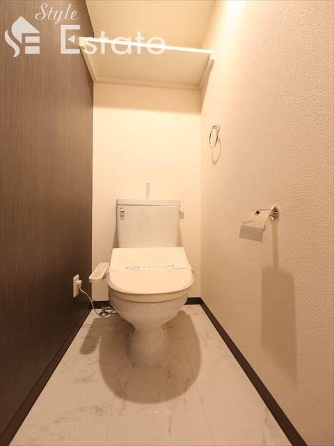 トイレ　温水洗浄便座付きトイレ